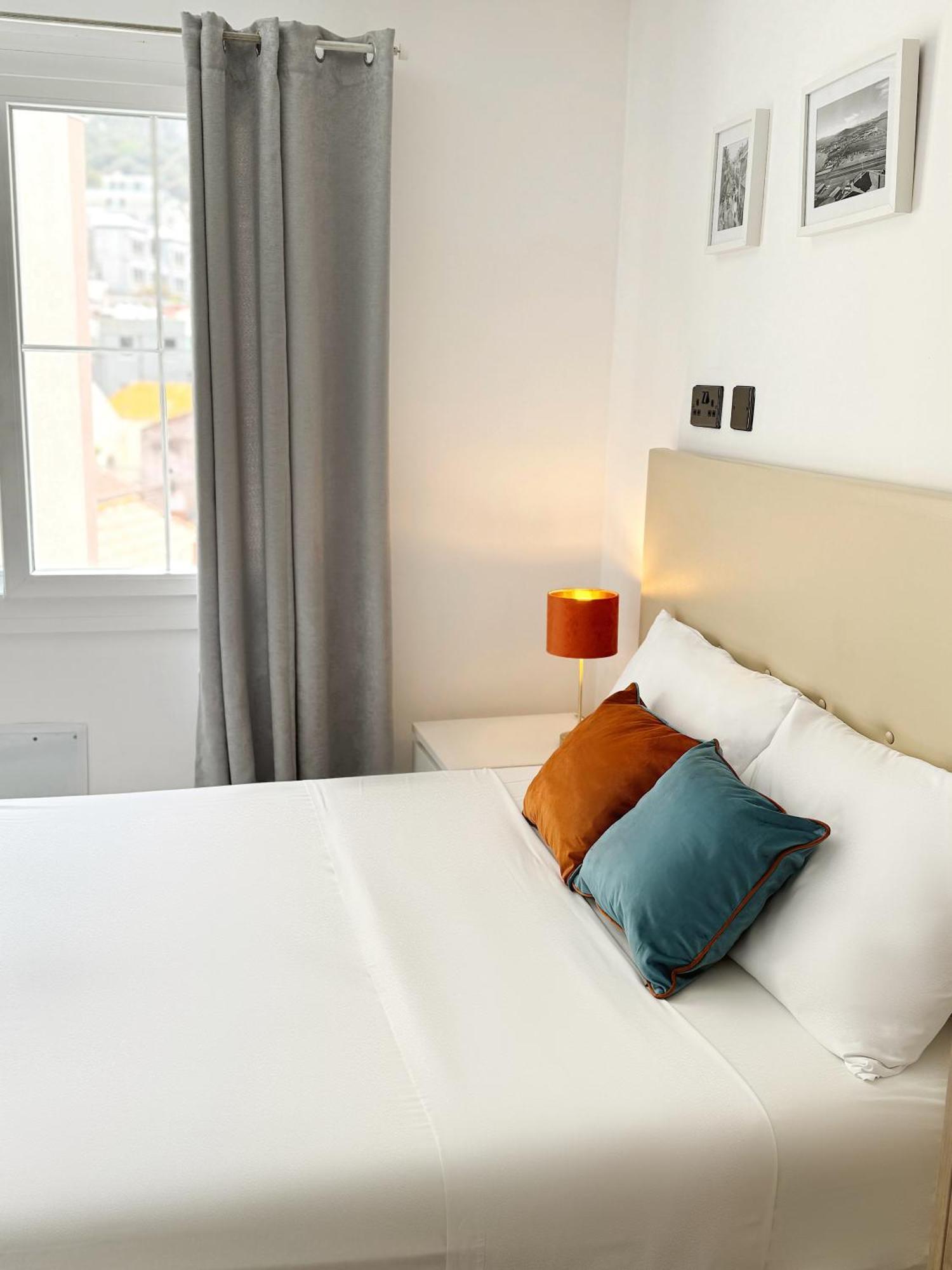 Central Penthouse Double Room Ensuite - Grand Central House Gibraltar Bagian luar foto